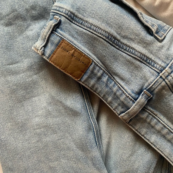 blue ripped jeans, american eagle, mom jean - Picture 2 of 5